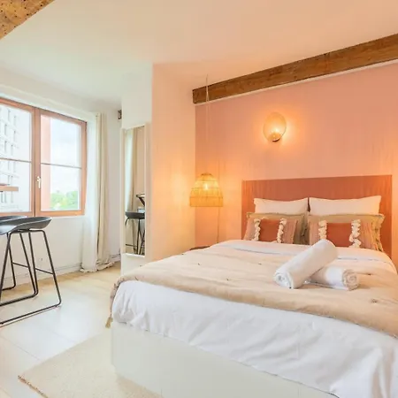 Old - Functional At The Quai Du Wault * Lille